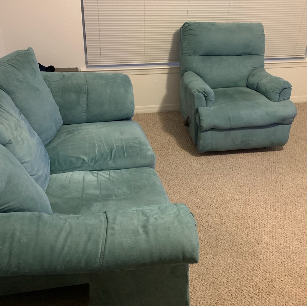 Love seat and matching rocker recliner(teal)